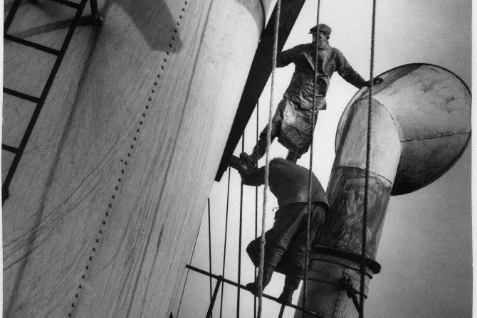 Nettoyage des cheminées du chalutier vikings mer de barents (1939)